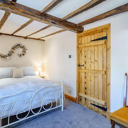 2 Bed In Ulverston 83453 Holiday home