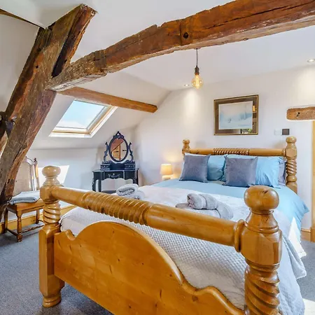 2 Bed In Ulverston 83453 Holiday home *