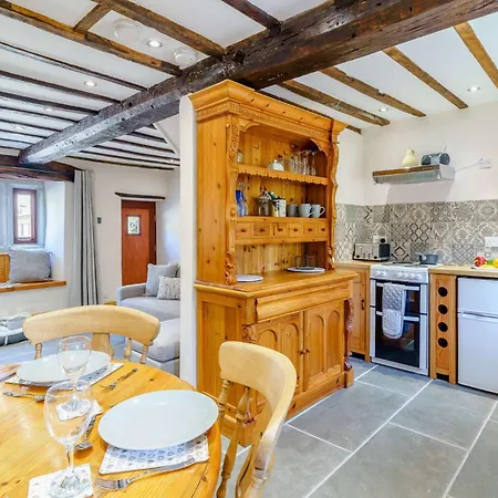 2 Bed In Ulverston 83453 Holiday home *